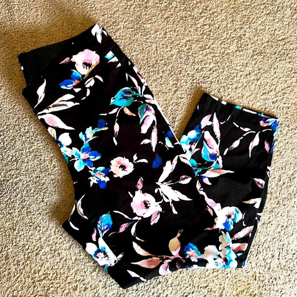 Lane Bryant The Allie pant size 16R, floral, like new with matching free tank!